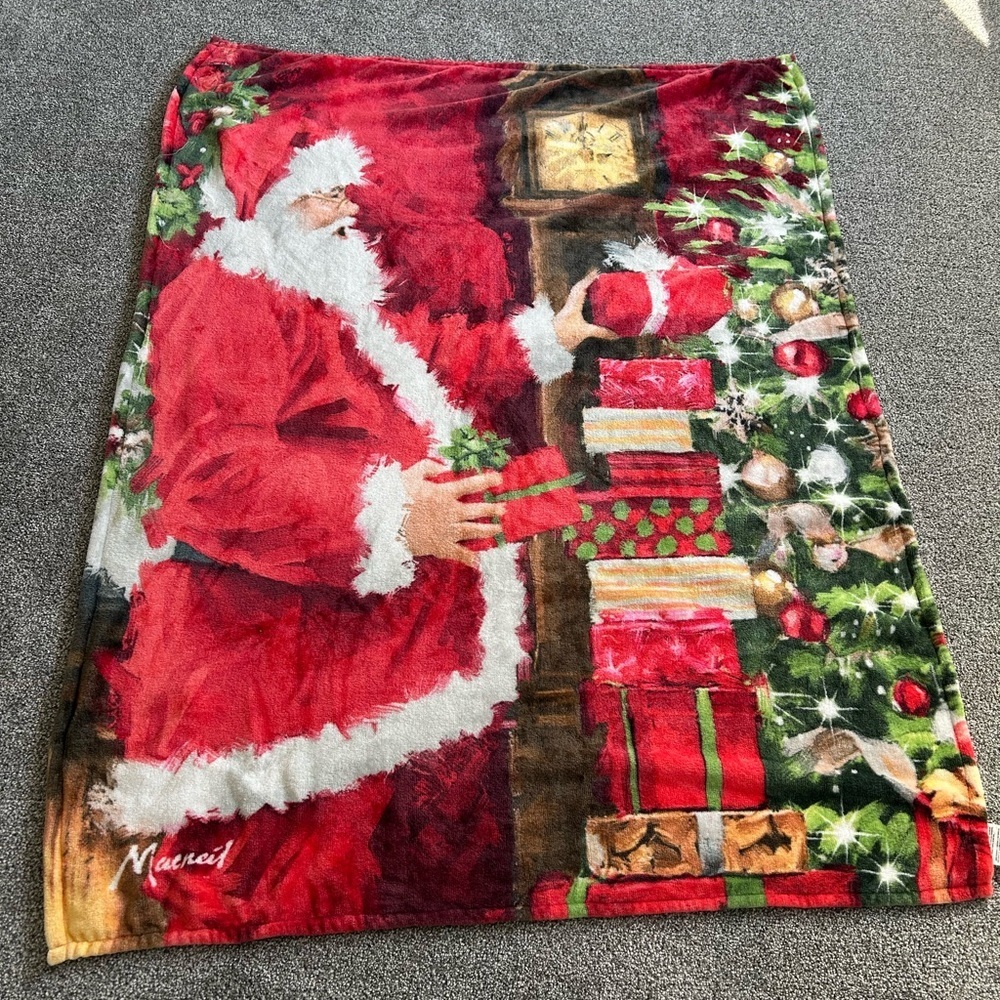 🧡5/$25🧡Festive Santa Claus Throw